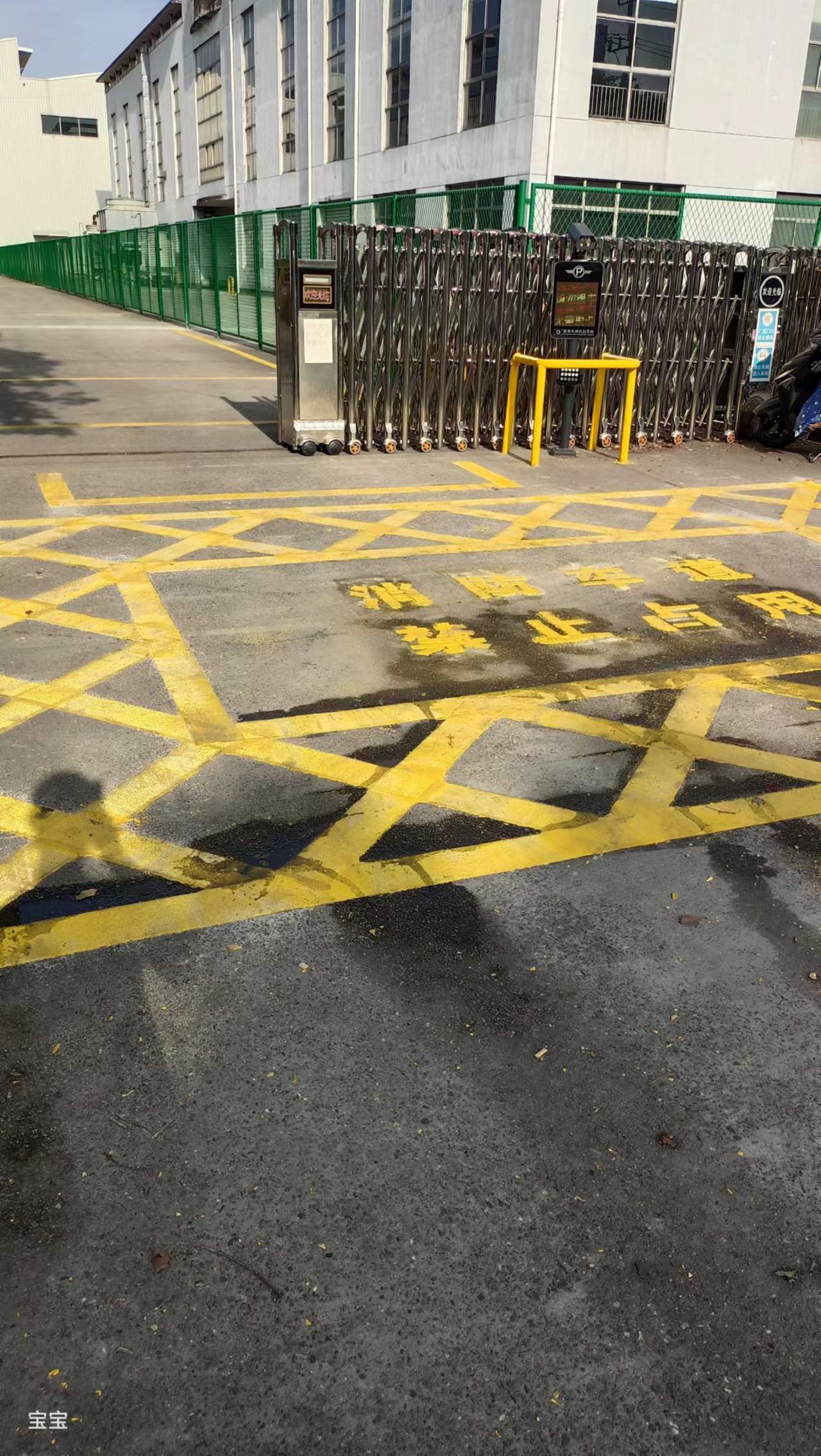 王屋镇马路划线